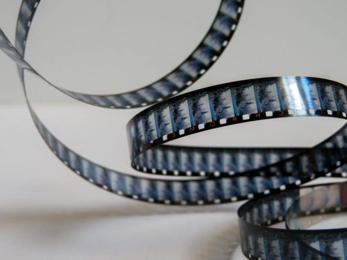 Blind test cinéma 1 black and blue camera film