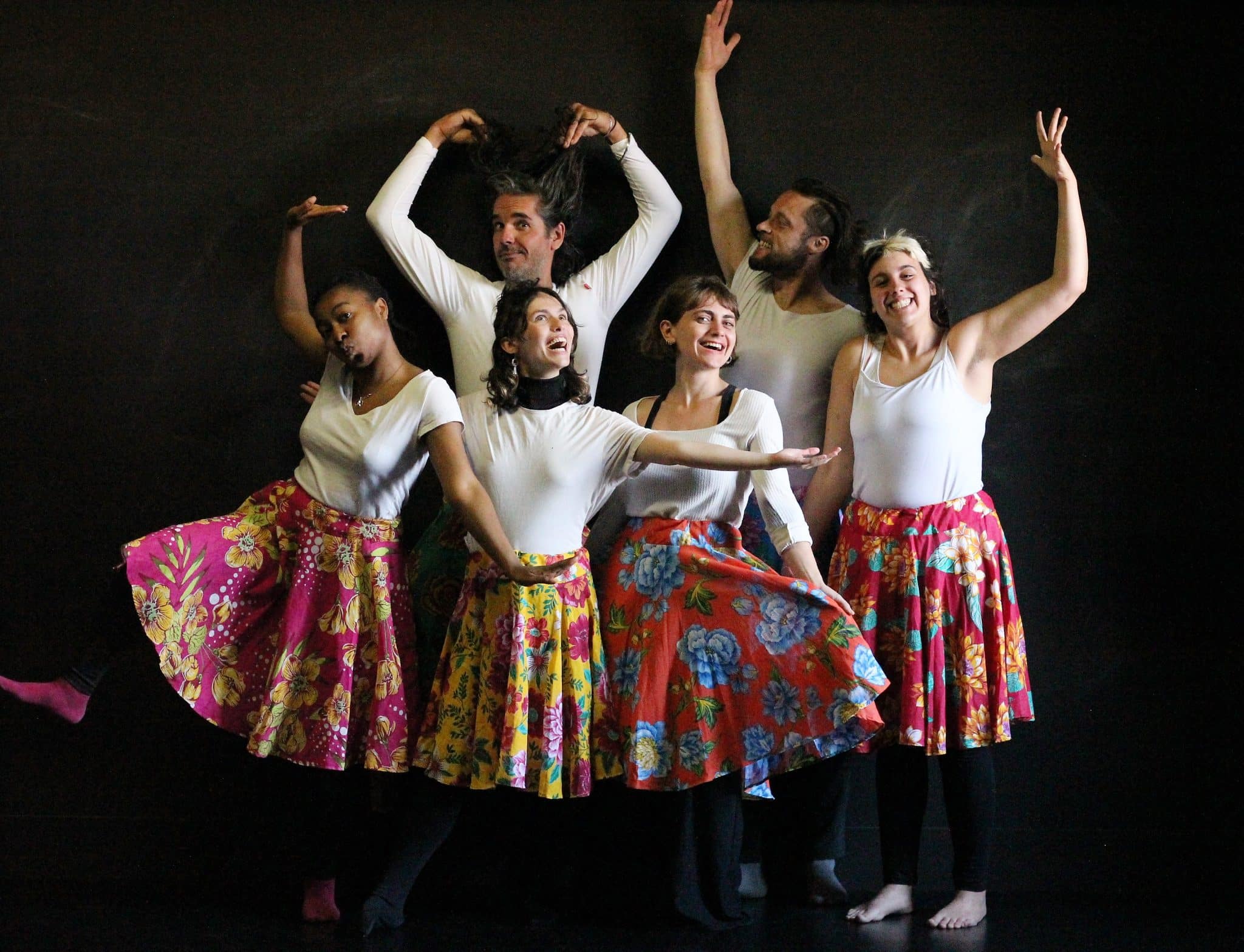 Photo de groupe des membres la compagnie Iyami - résidence d'artiste