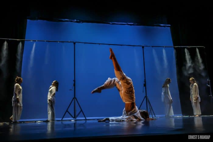 Performance de danse 1 Les oiseaux pour voler battent des ailes ©Ernest S Mandap